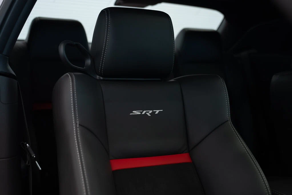 2010 Dodge Challenger SRT8, 23/30