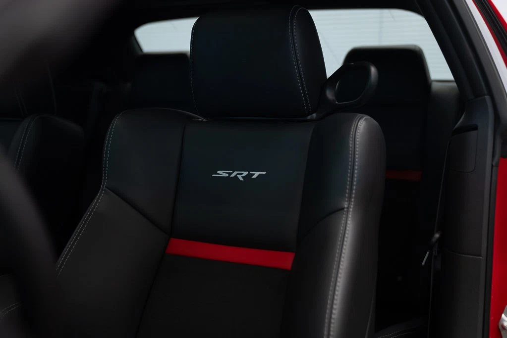 2010 Dodge Challenger SRT8, 26/30