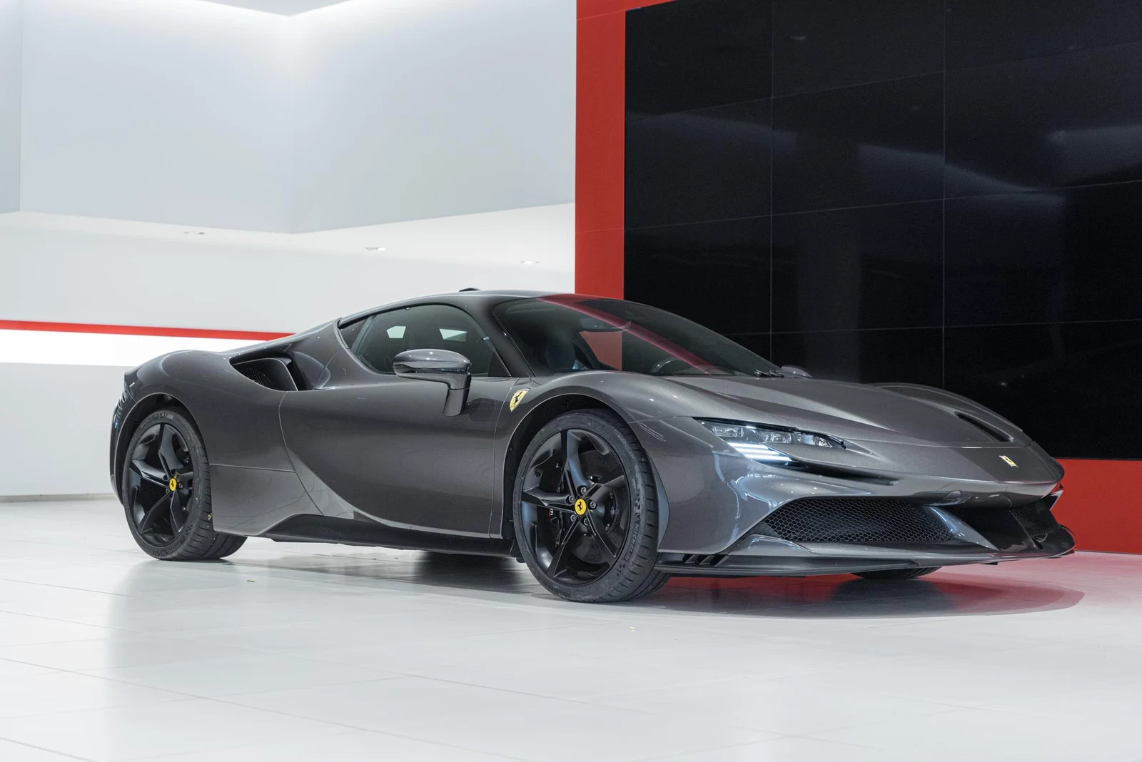 Kroymans photograph of Ferrari SF90 Stradale
