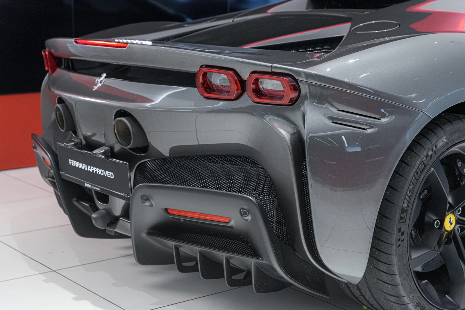 Ferrari SF90 Stradale, 8/10