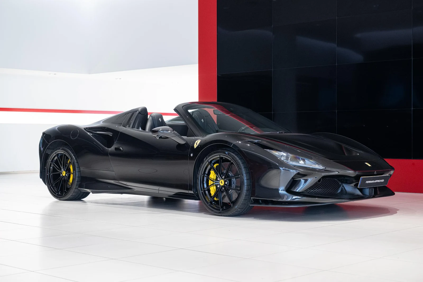 Kroymans photograph of Ferrari F8 Spider