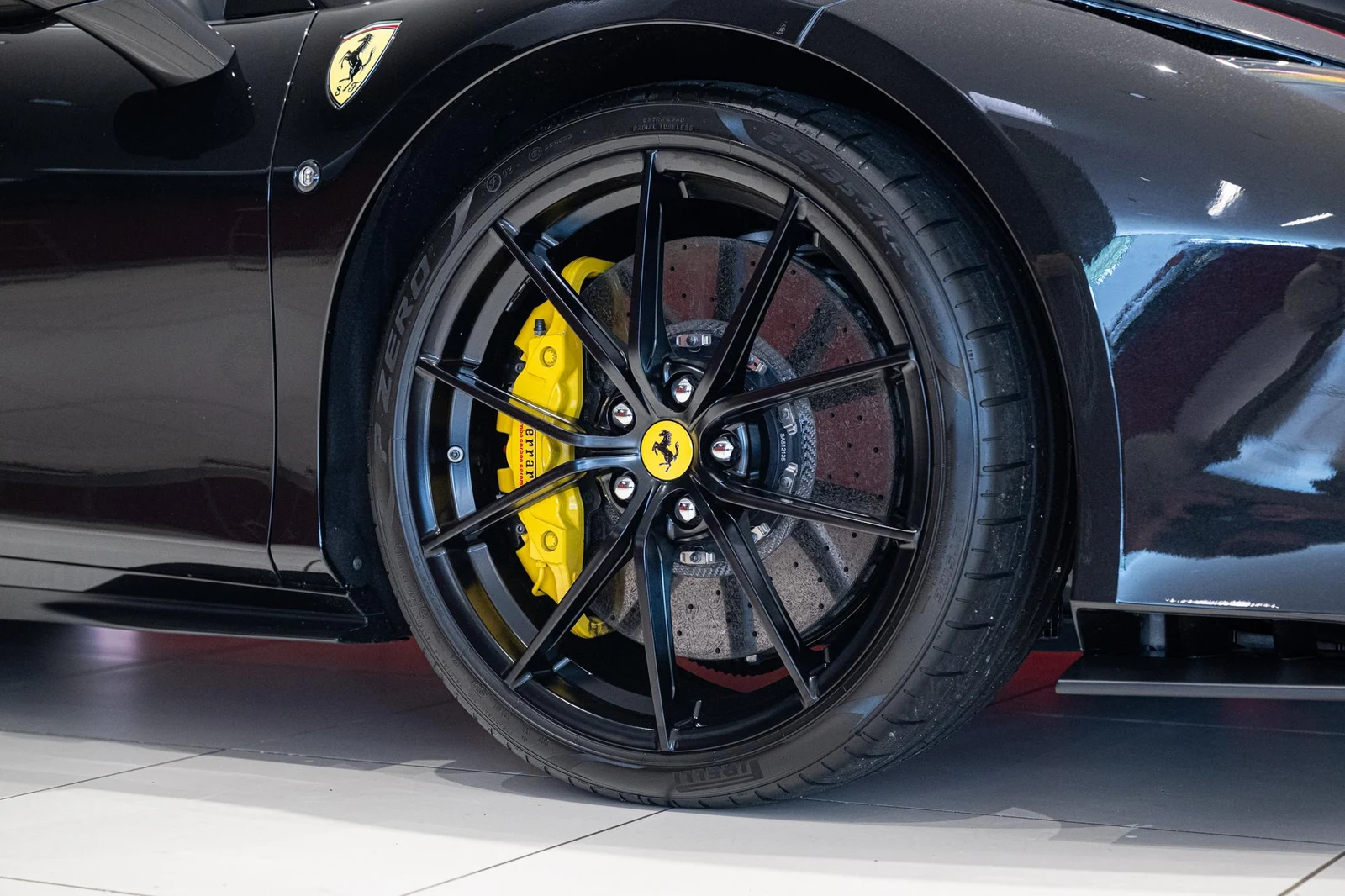 Ferrari F8 Spider, 4/10