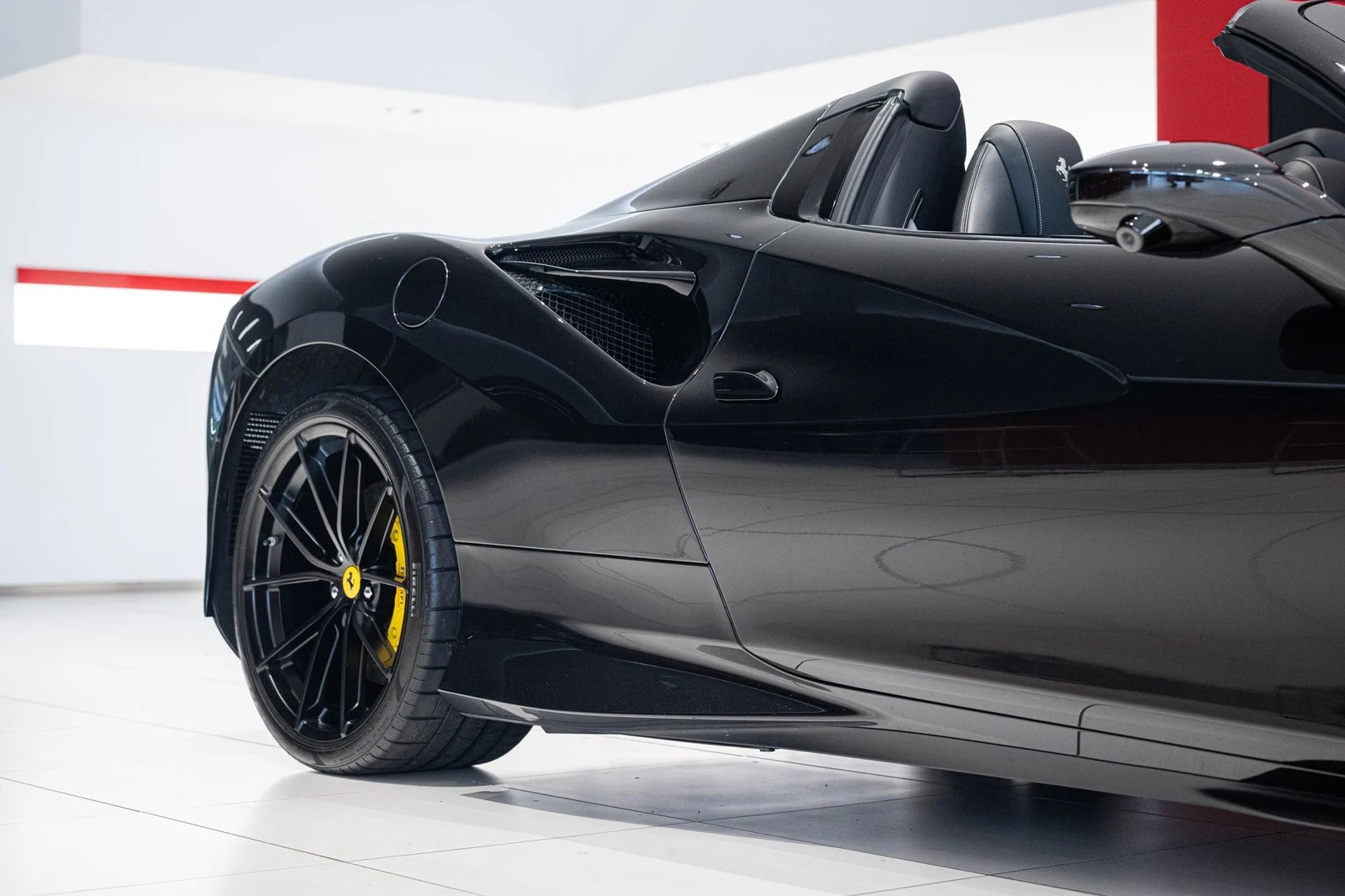 Ferrari F8 Spider, 6/10