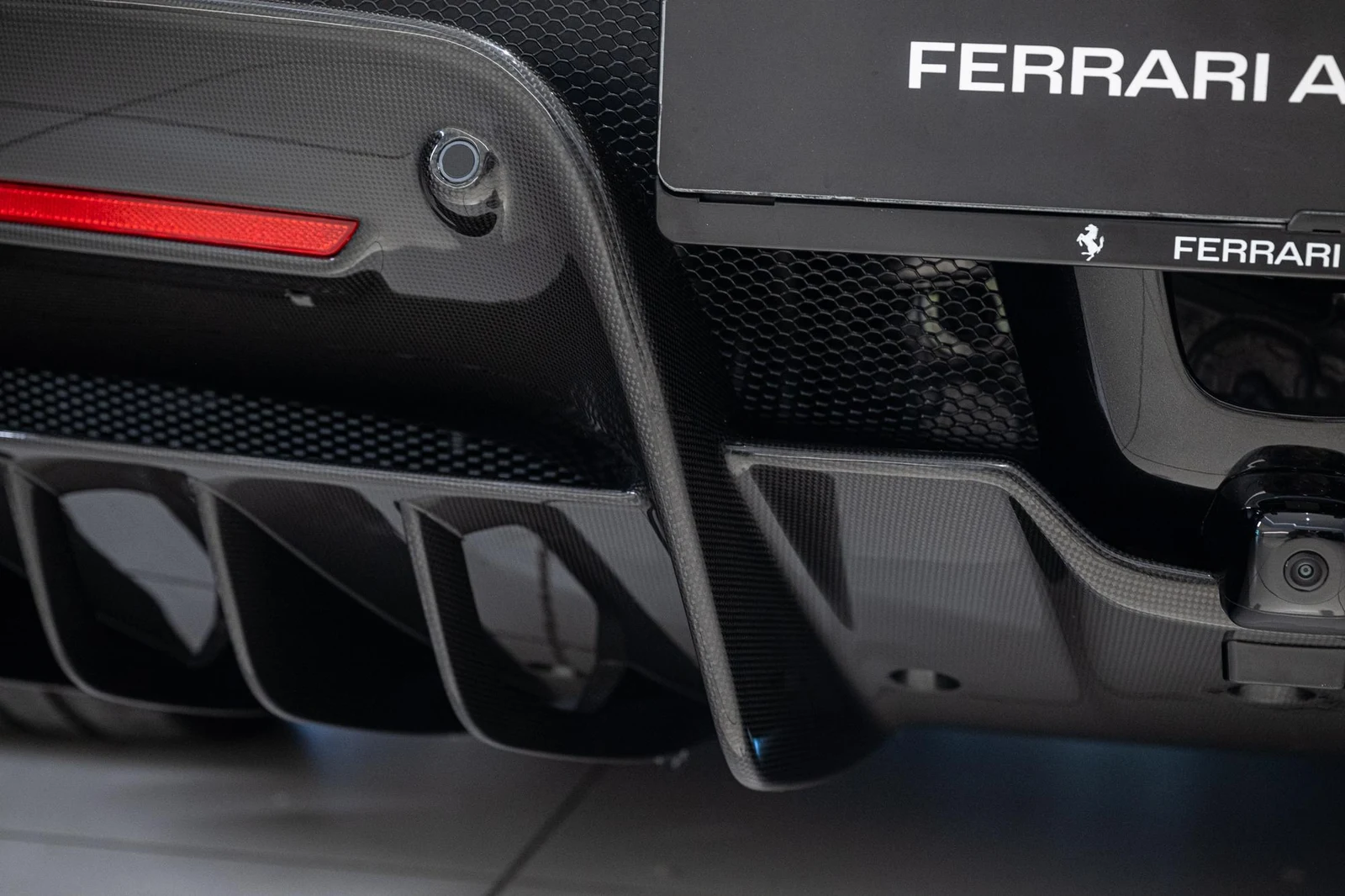 Ferrari SF90 Stradale, 8/10