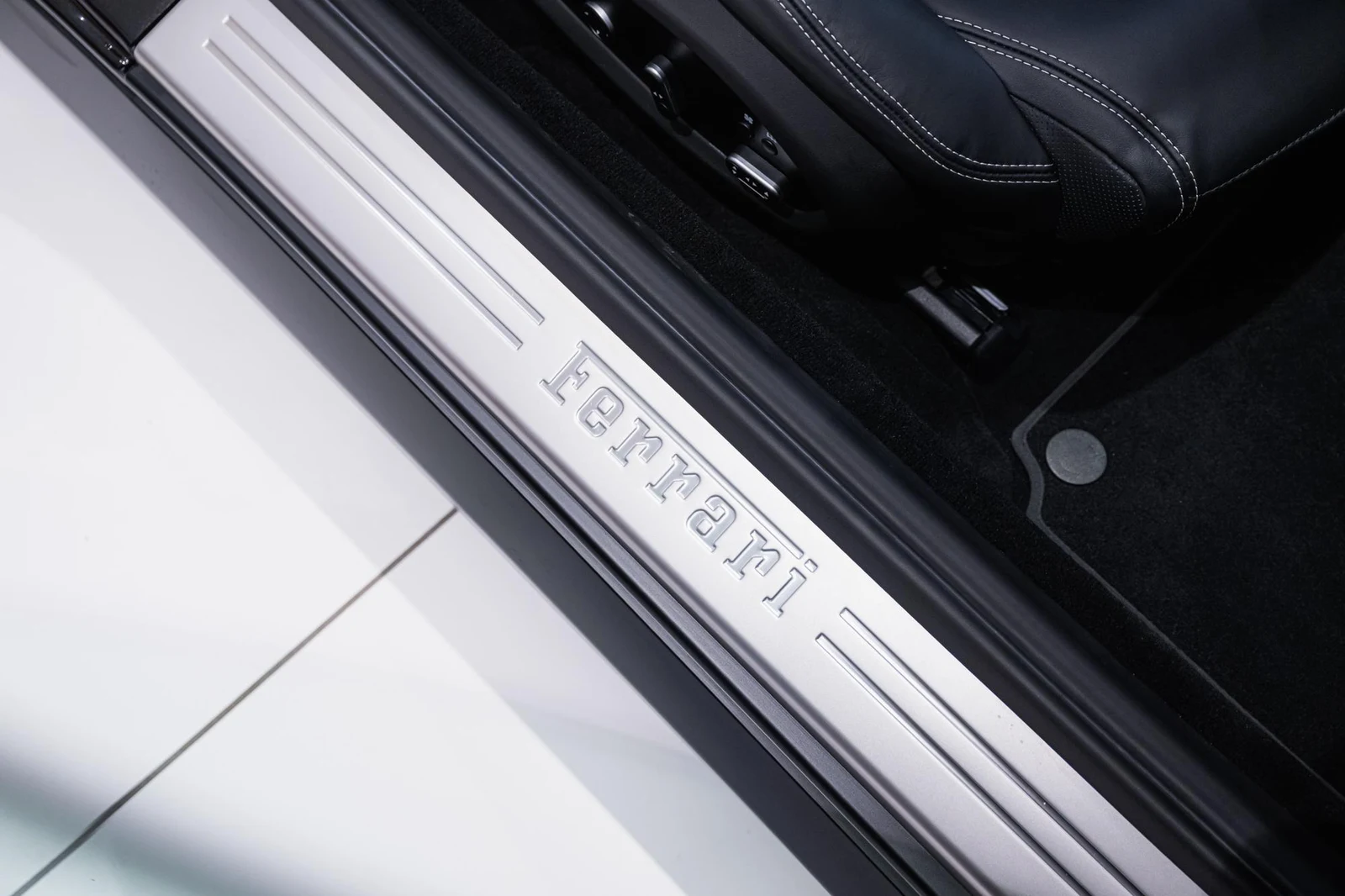 Ferrari GTC4Lusso T, 6/10