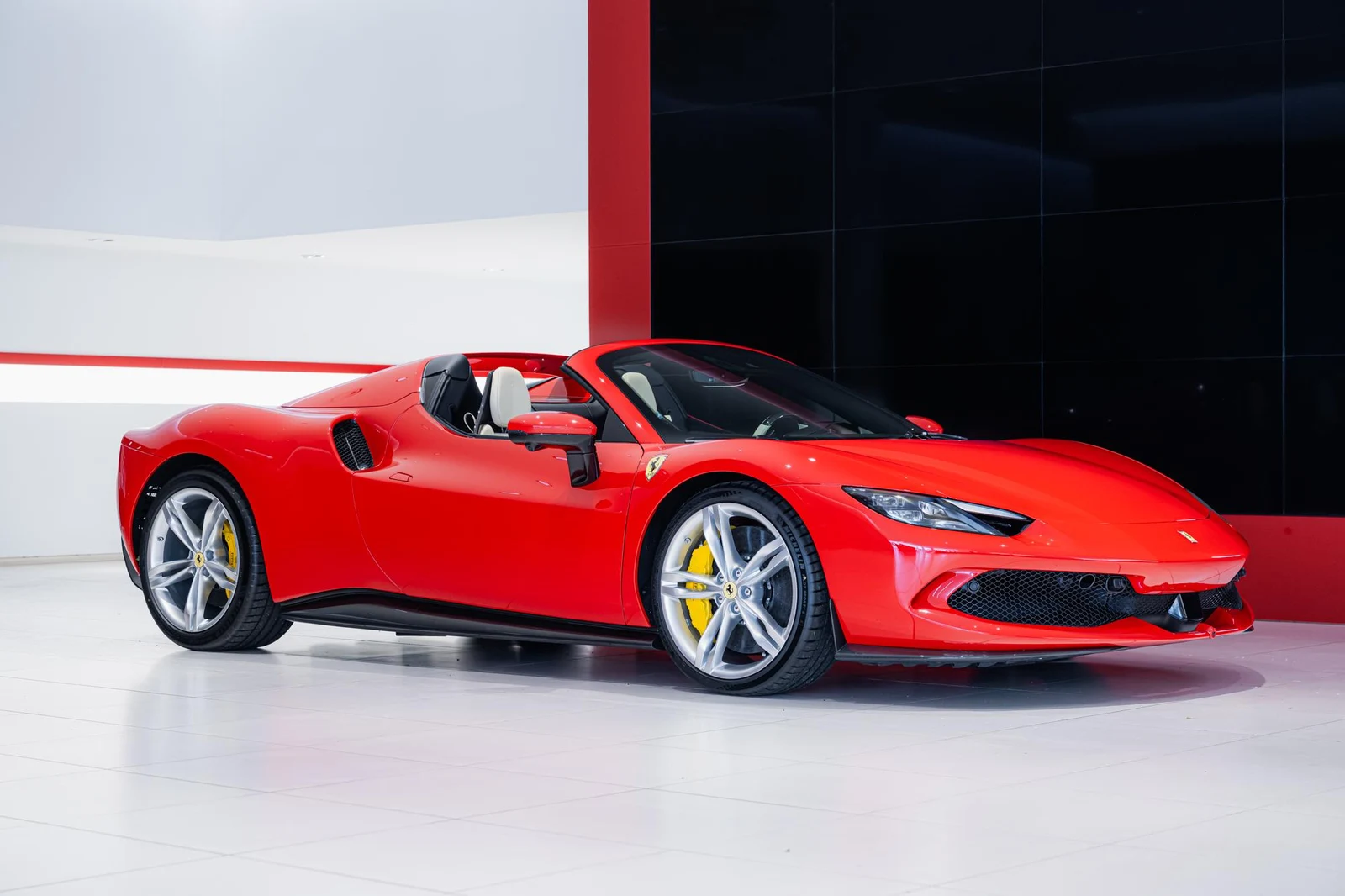 Kroymans photograph of Ferrari 296 GTS