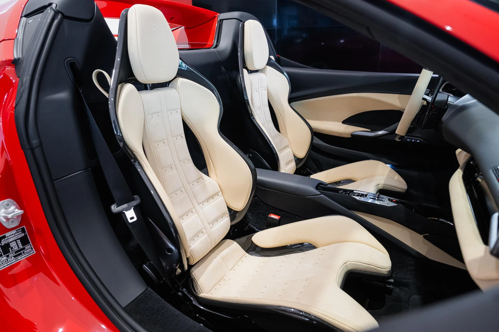 Ferrari 296 GTS, 7/10