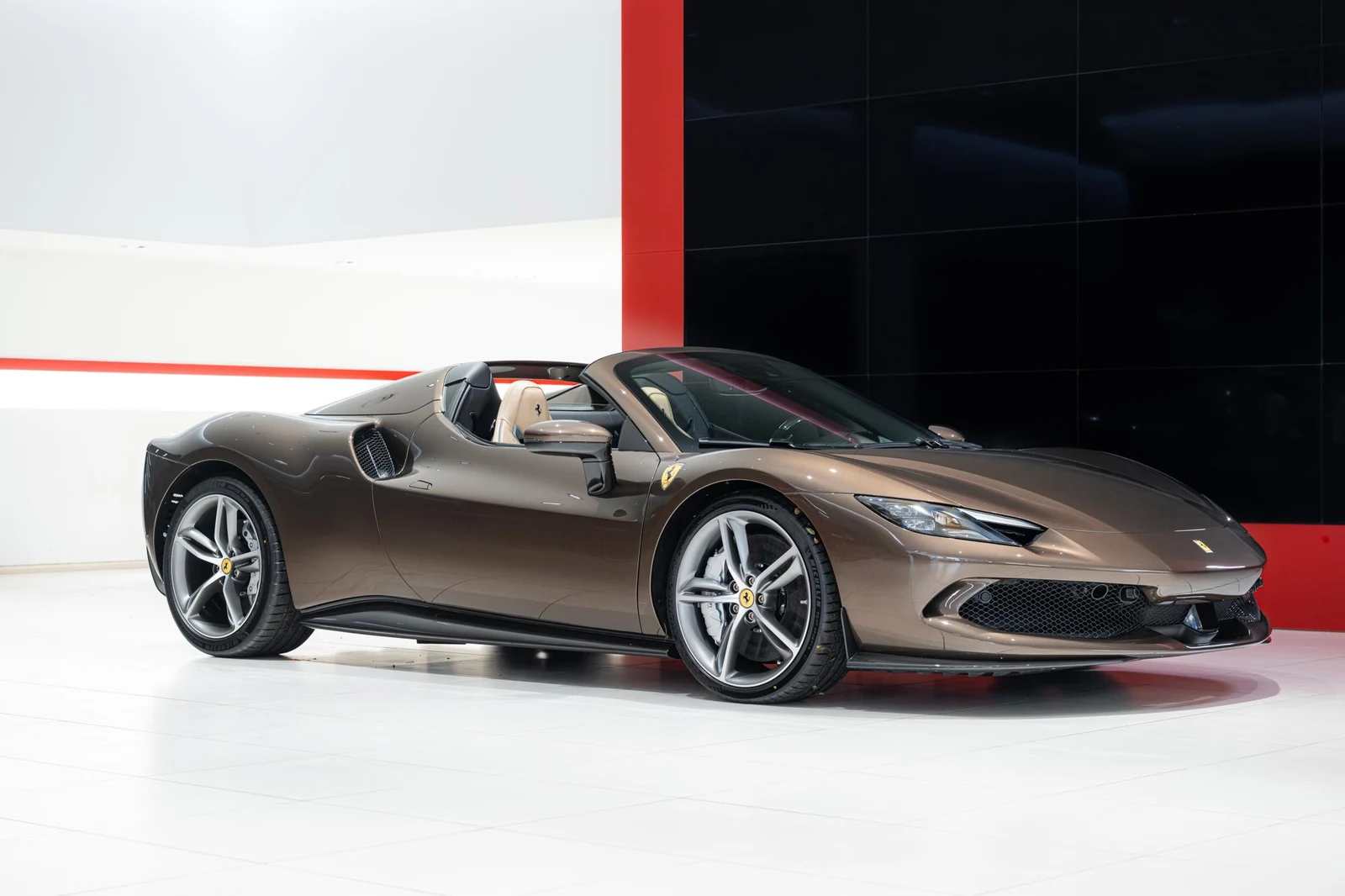 Kroymans photograph of Ferrari 296 GTS