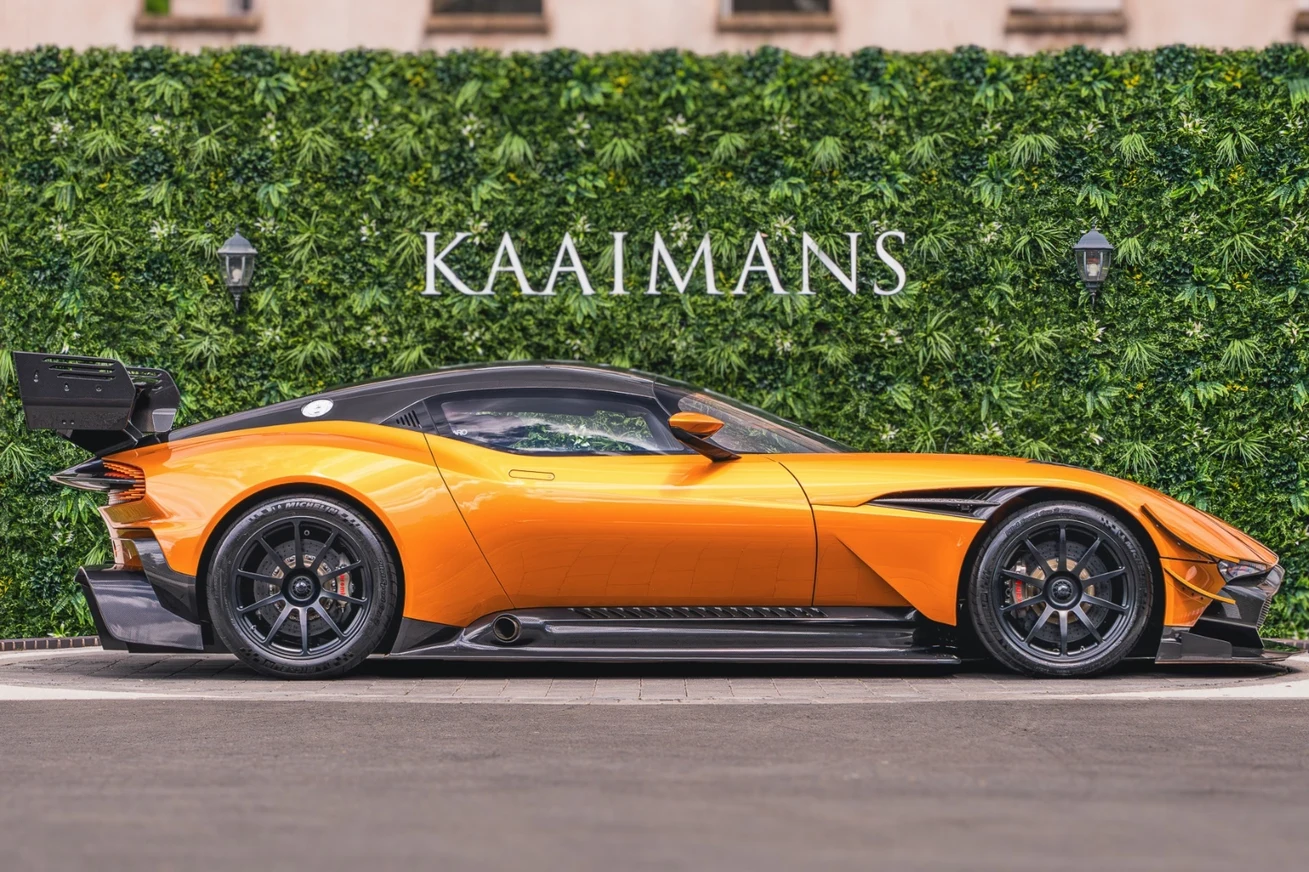 2016 Aston Martin Vulcan AMR Pro, 4/10