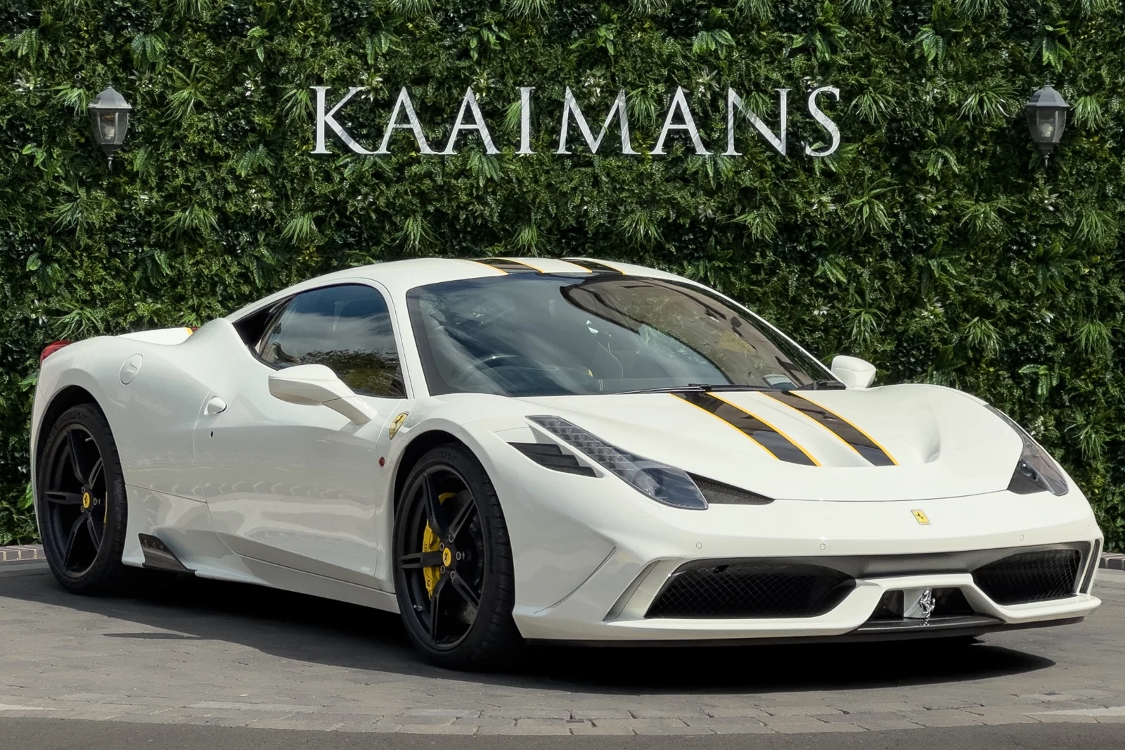 Ferrari 458 Speciale · Bianco Avus · Kaaimans International