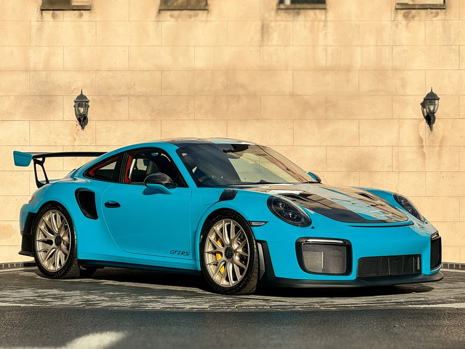 Porsche 911 (991.2) GT2 RS Weissach · Miami Blue · Kaaimans International