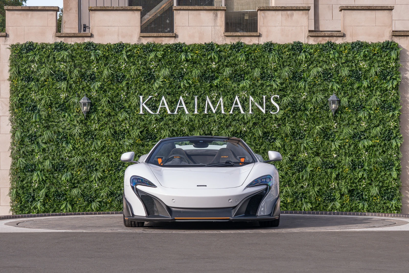 2016 McLaren 675LT Spider, 3/10