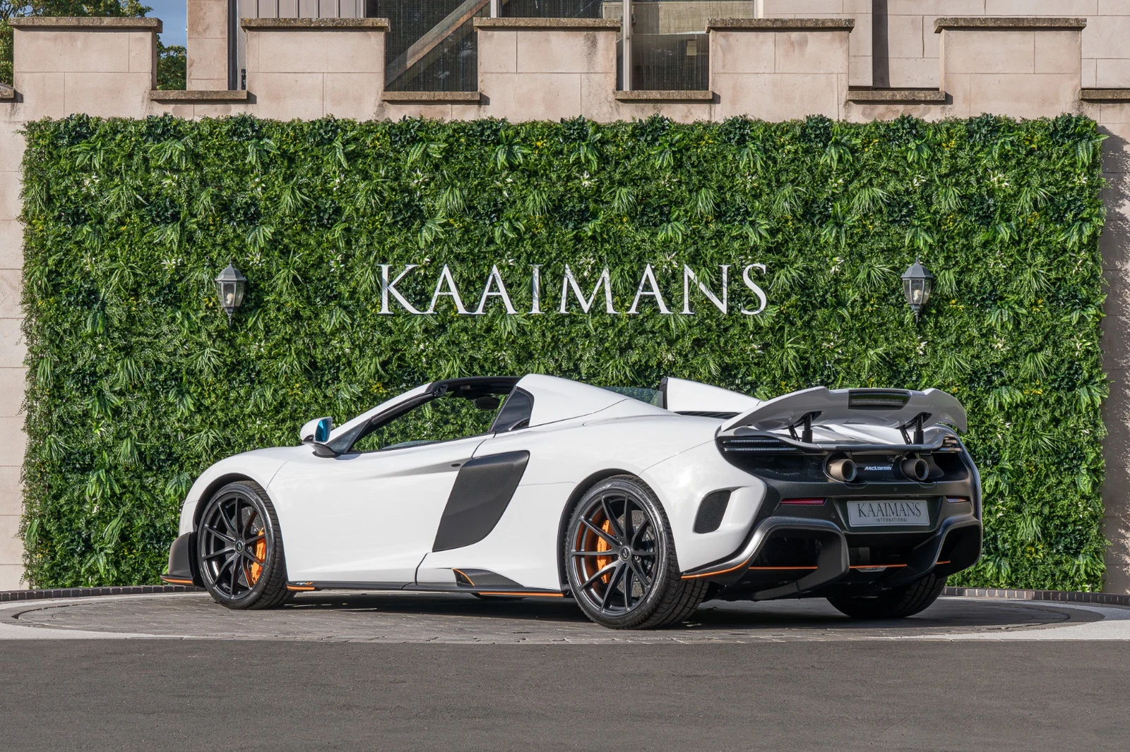 2016 McLaren 675LT Spider, 6/10