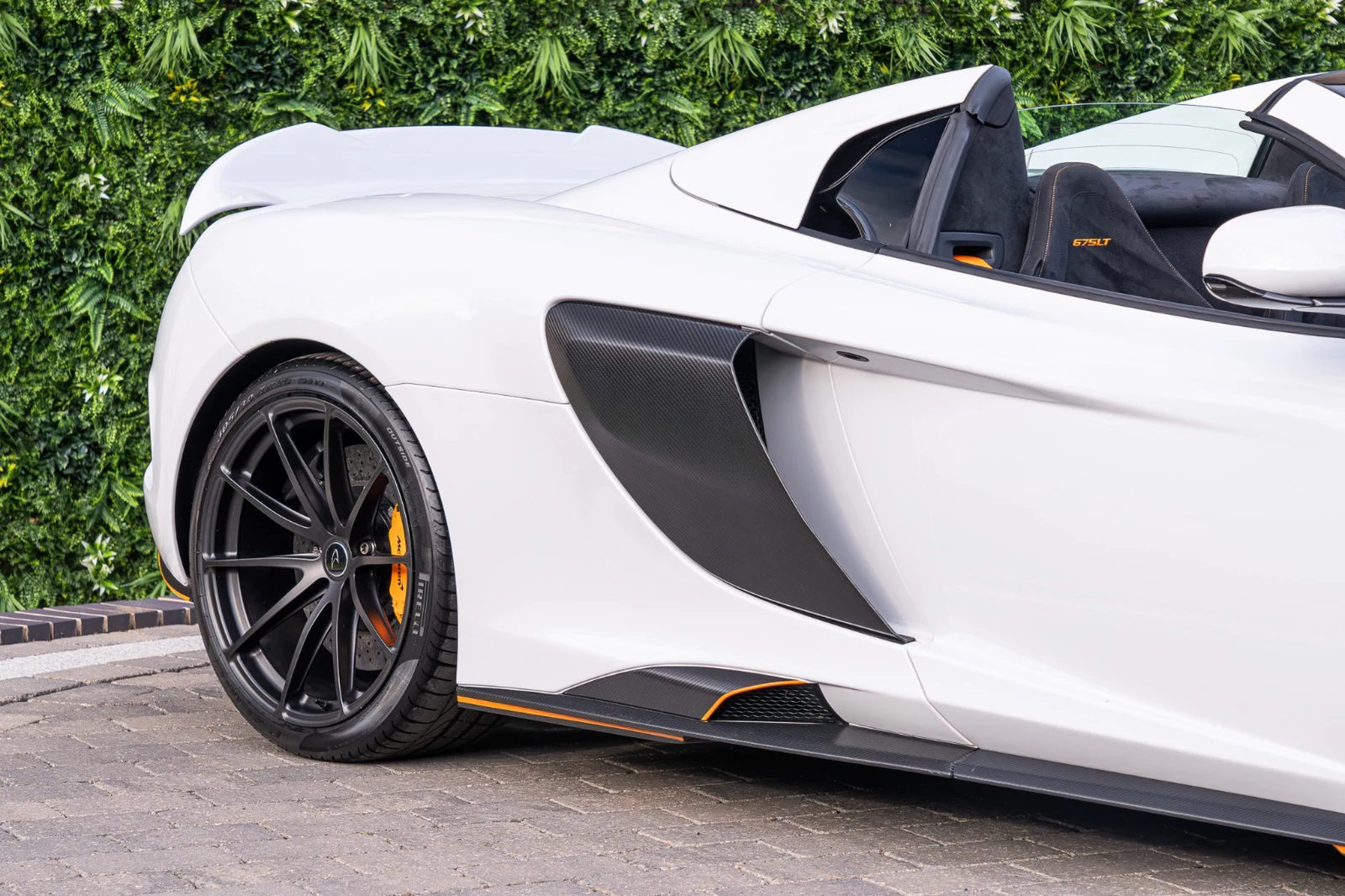 2016 McLaren 675LT Spider, 10/10