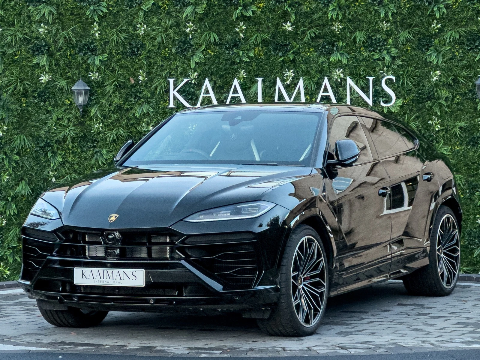 2025 Lamborghini Urus SE, 3/8