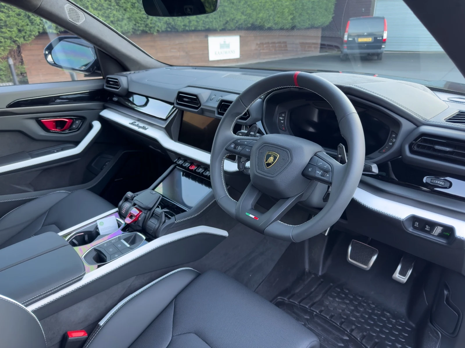 2025 Lamborghini Urus SE, 6/8