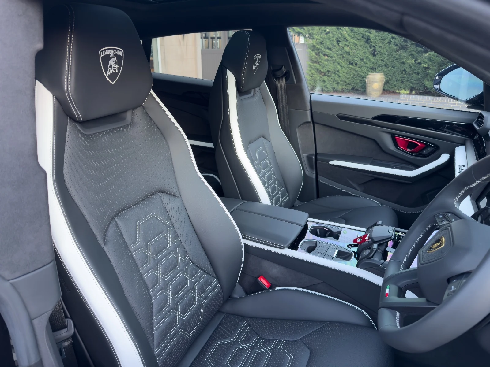 2025 Lamborghini Urus SE, 7/8