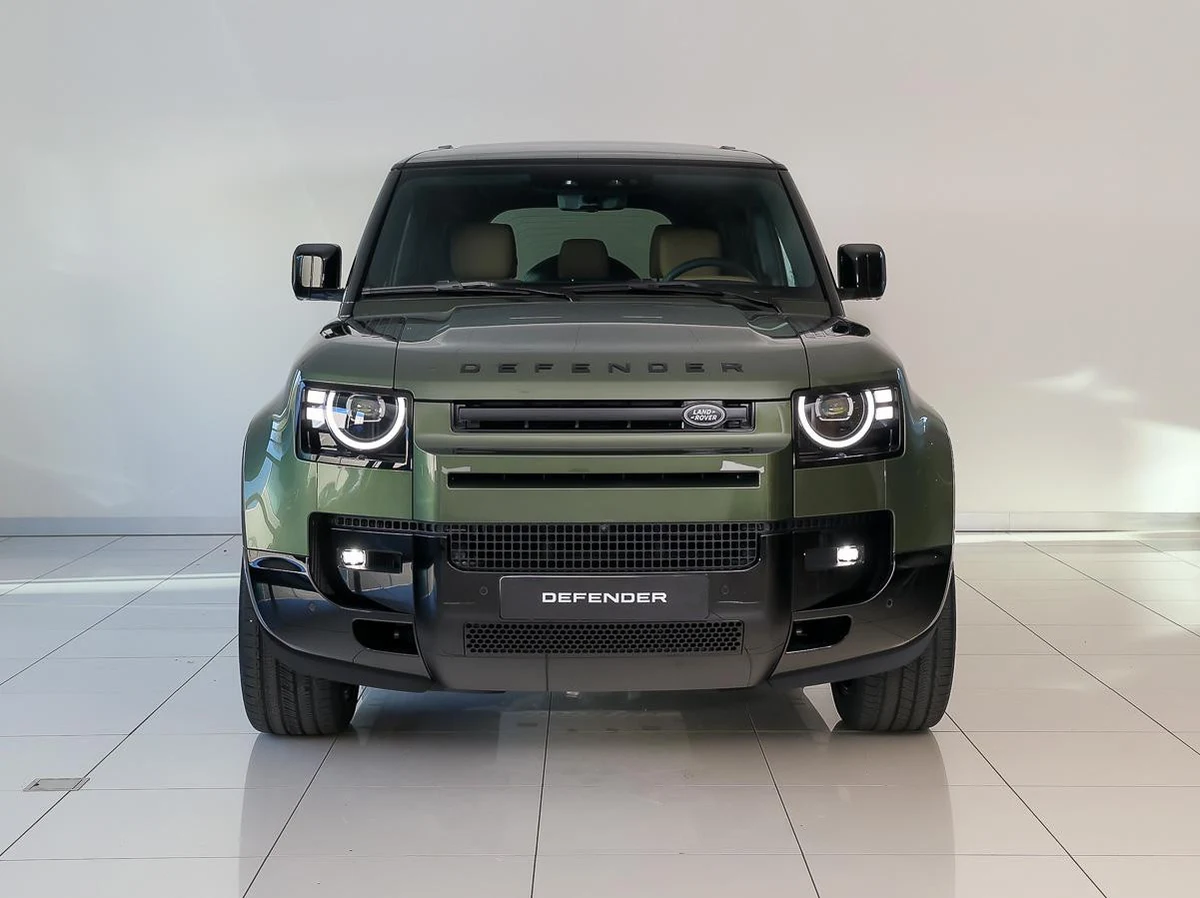 Kroymans photograph of Land Rover Defender 110 PHEV P300e X-Dynamic HSE