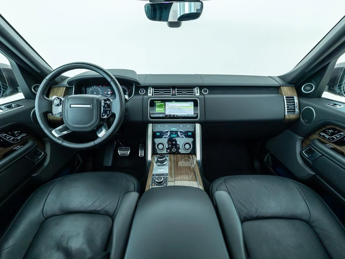 Land Rover Range Rover P400e Autobiography, 4/10