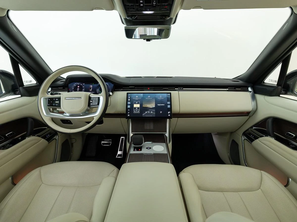 Land Rover Range Rover P460e Autobiography, 4/10