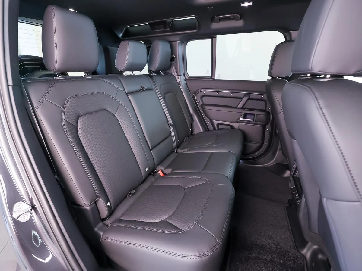 Land Rover Defender 110 PHEV P300e X-Dynamic SE, 5/10