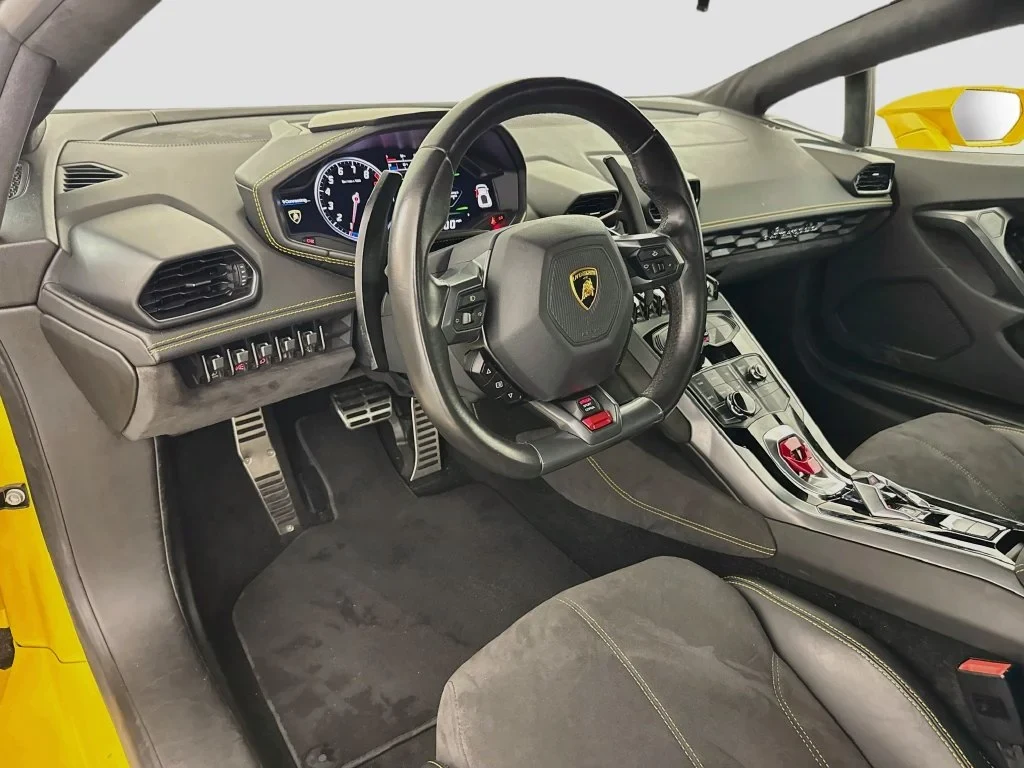 2017 Lamborghini Huracán LP 580-2 interior, dashboard, Nero Ade