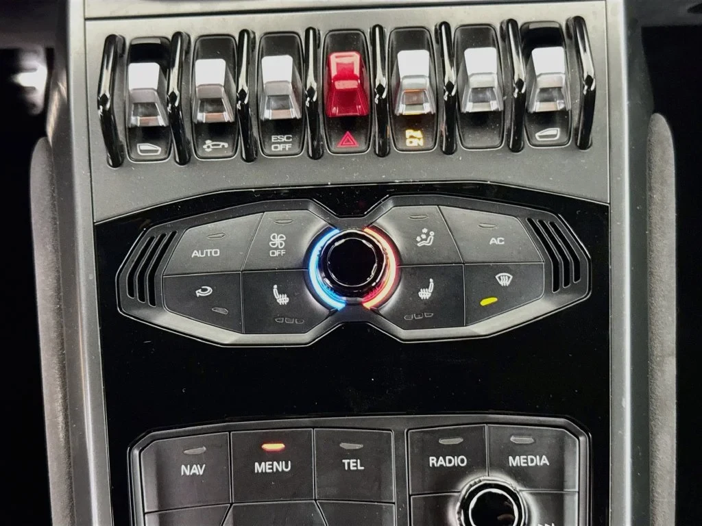 2017 Lamborghini Huracán LP 580-2 interior, center console, Nero Ade