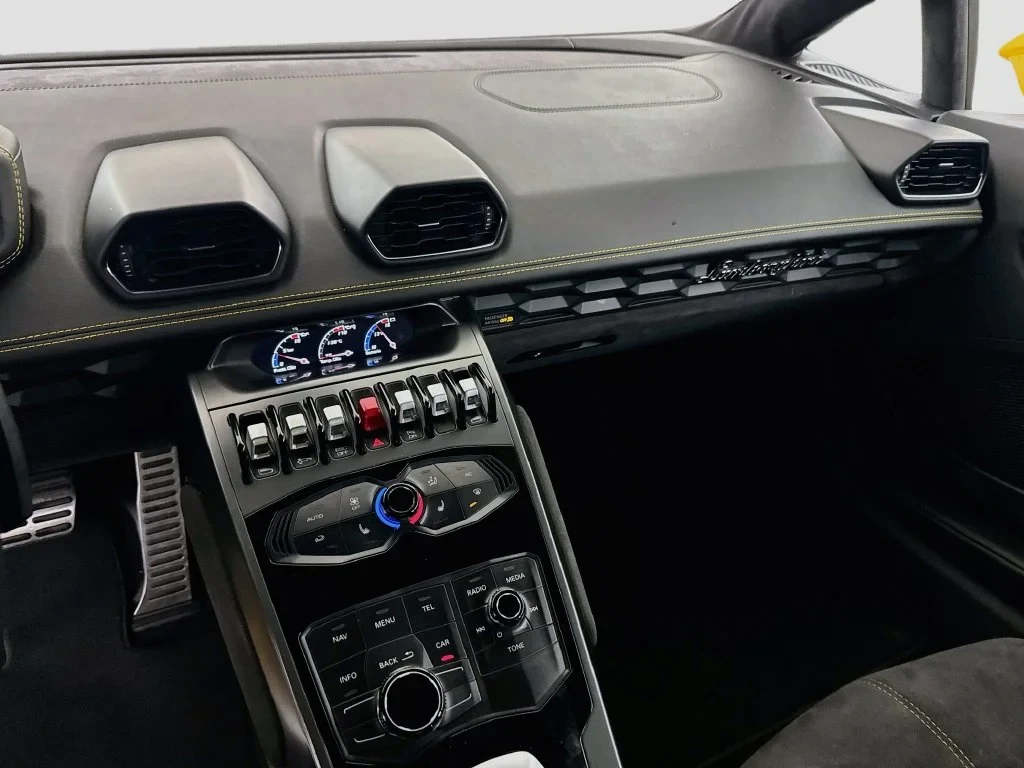 2017 Lamborghini Huracán LP 580-2 interior, Nero Ade