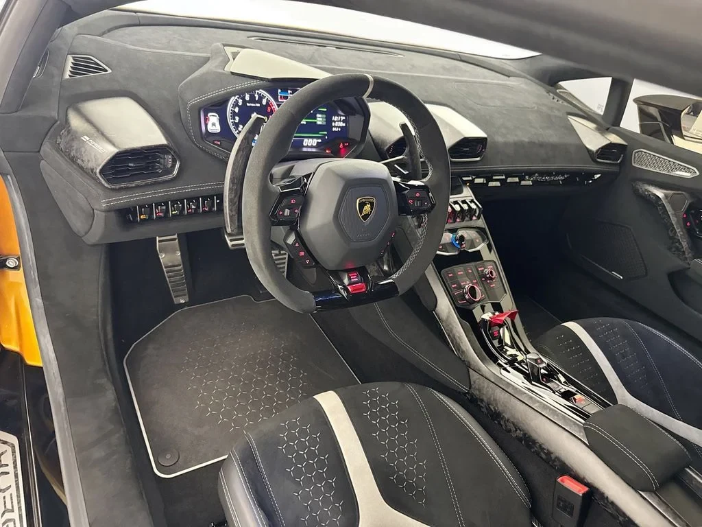 2018 Lamborghini Huracán Performante interior, dashboard, Nero Ade