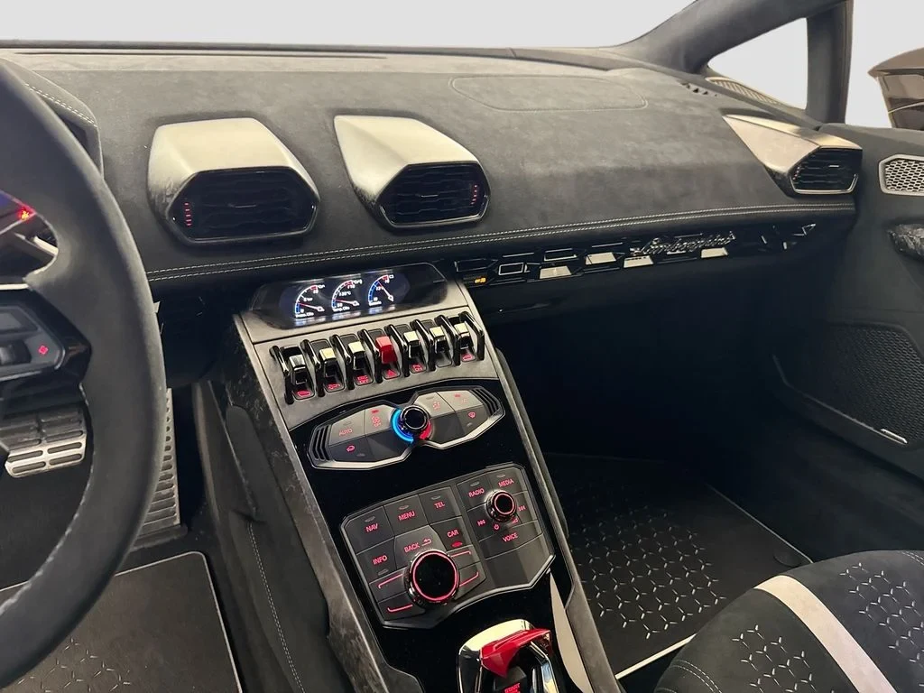 2018 Lamborghini Huracán Performante interior, dashboard, Nero Ade