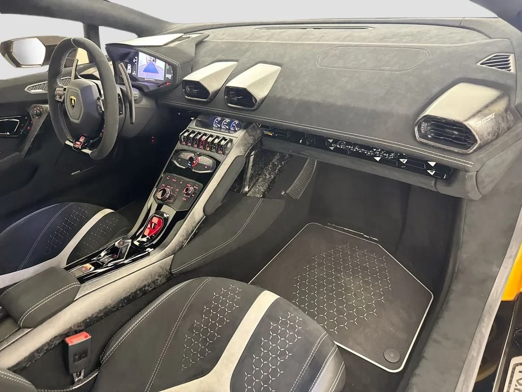 2018 Lamborghini Huracán Performante interior, dashboard, Nero Ade