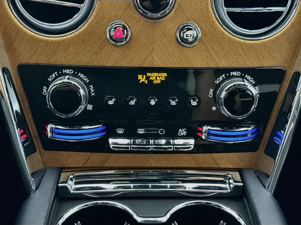 2019 Rolls-Royce Cullinan interior, Navy Blue, with white leather