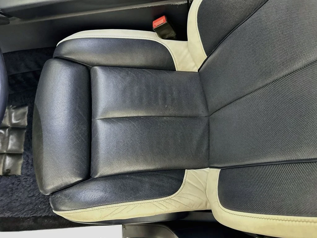2019 Rolls-Royce Cullinan interior, seats, Navy Blue, with white leather