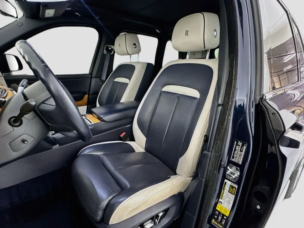 2019 Rolls-Royce Cullinan interior, seats, Navy Blue, with white leather