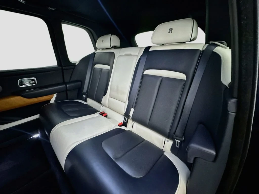 2019 Rolls-Royce Cullinan interior, seats, Navy Blue, with white leather