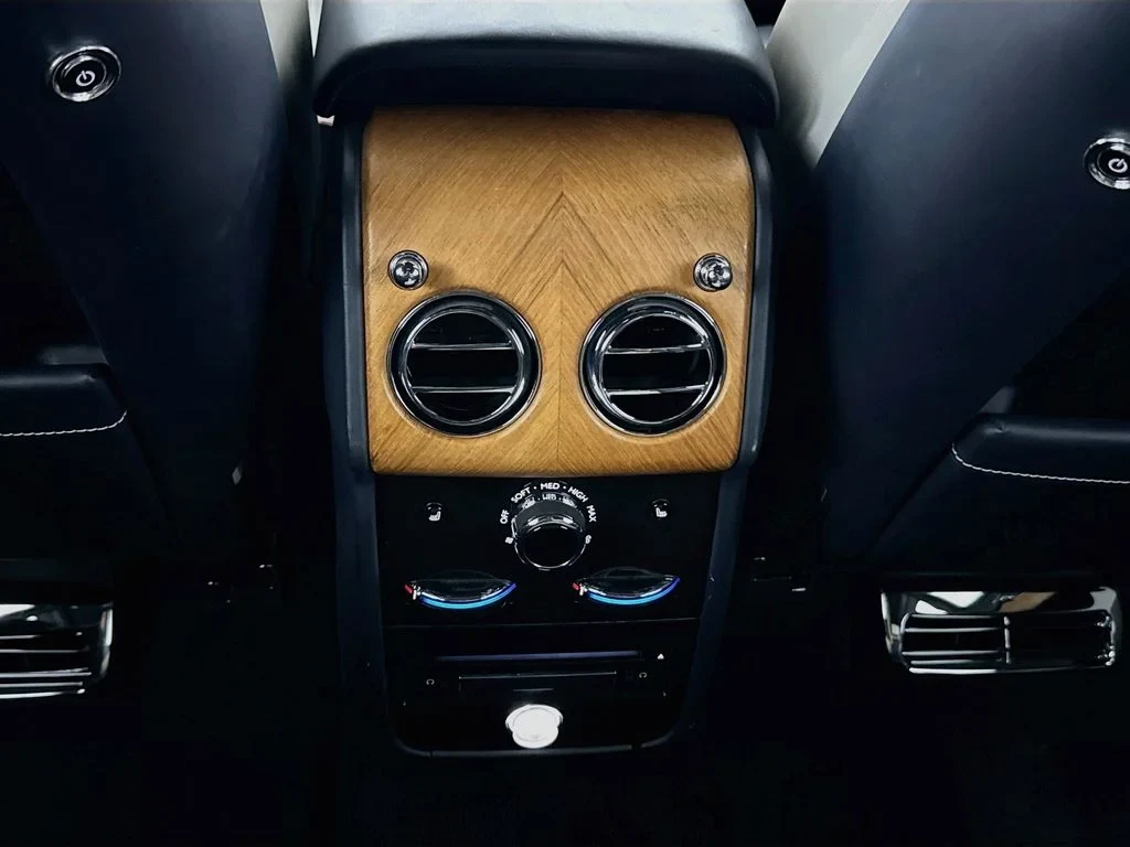 2019 Rolls-Royce Cullinan interior, Navy Blue, with white leather