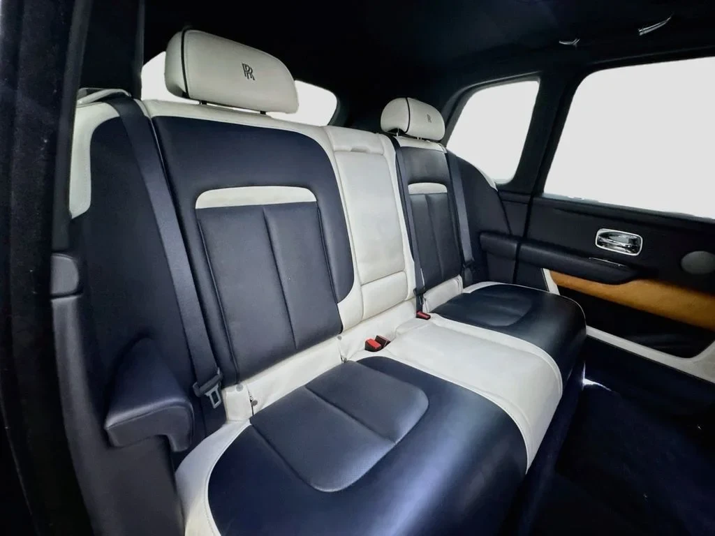 2019 Rolls-Royce Cullinan interior, seats, Navy Blue, with white leather