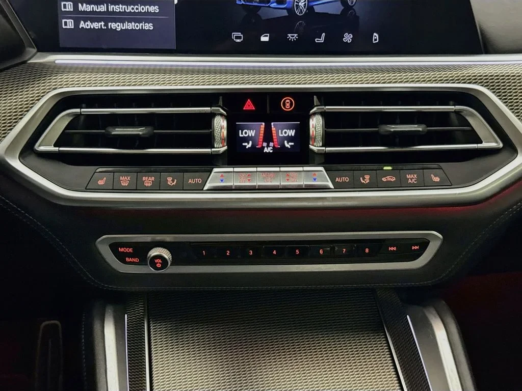 2020 BMW X6 M50i interior, Black