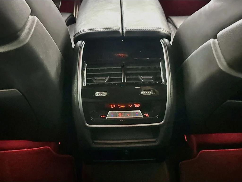 2020 BMW X6 M50i interior, Black