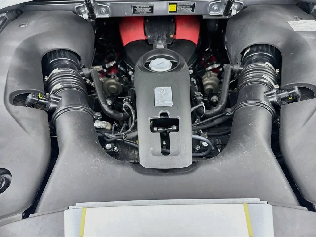 2021 Ferrari F8 Spider engine