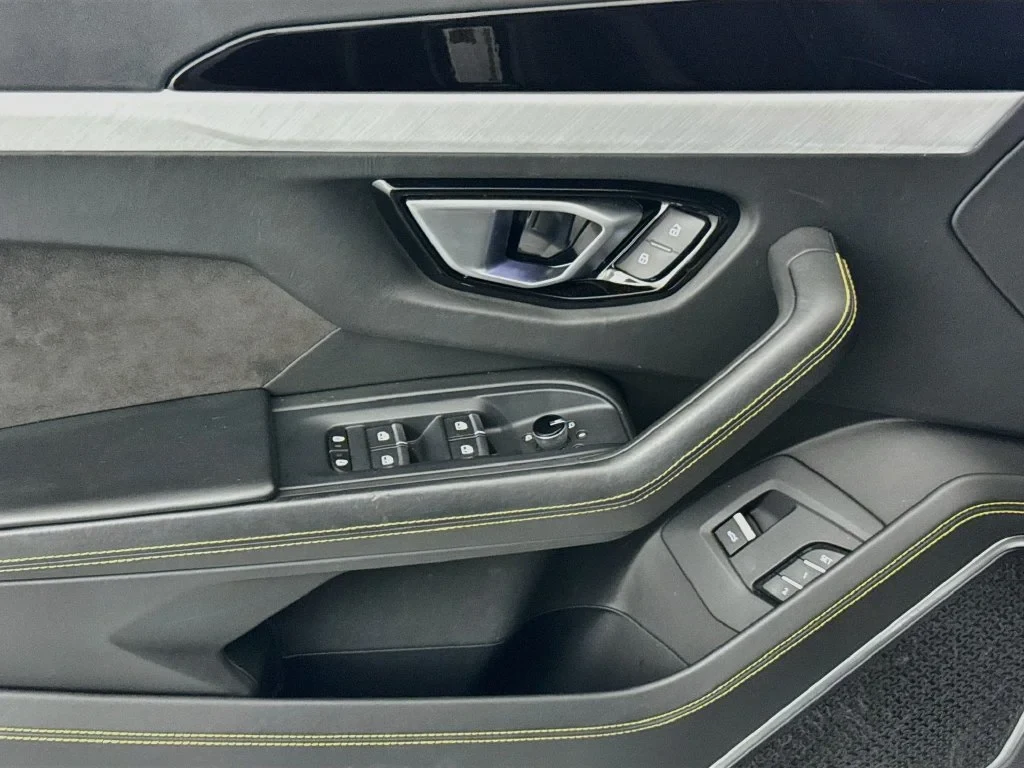 2022 Lamborghini Urus interior, door panel, Nero Ade