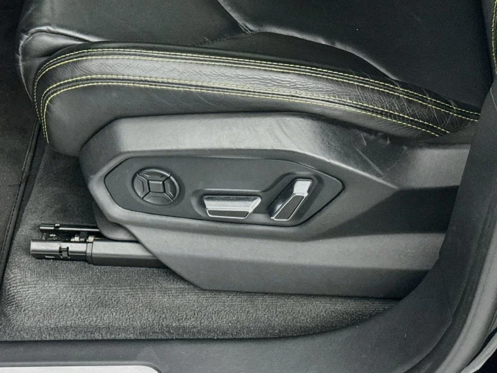 2022 Lamborghini Urus interior, door panel, Nero Ade