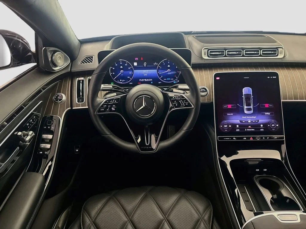 2022 Mercedes-Maybach S 580 interior, dashboard, Black Exclusive Nappa