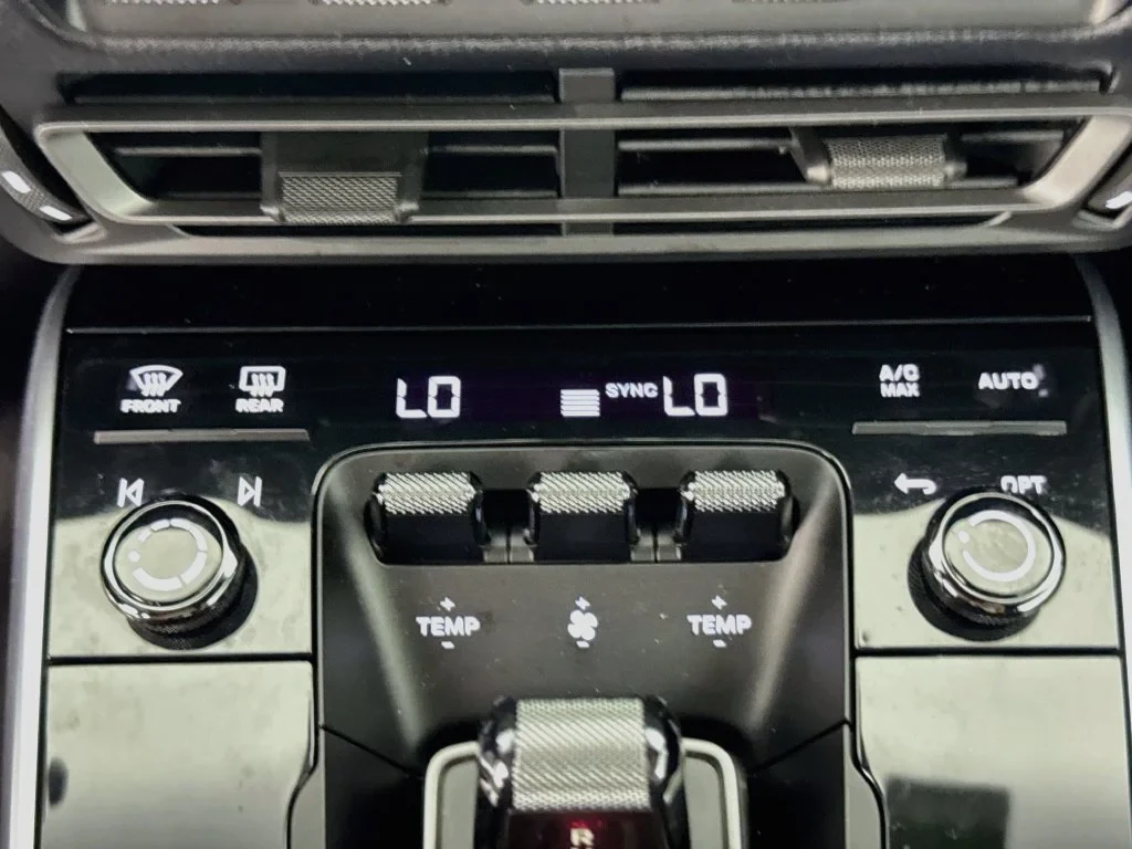 2022 Porsche 911 Carrera interior, center console, Black