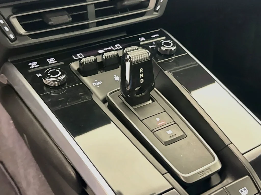 2022 Porsche 911 Carrera interior, center console, Black
