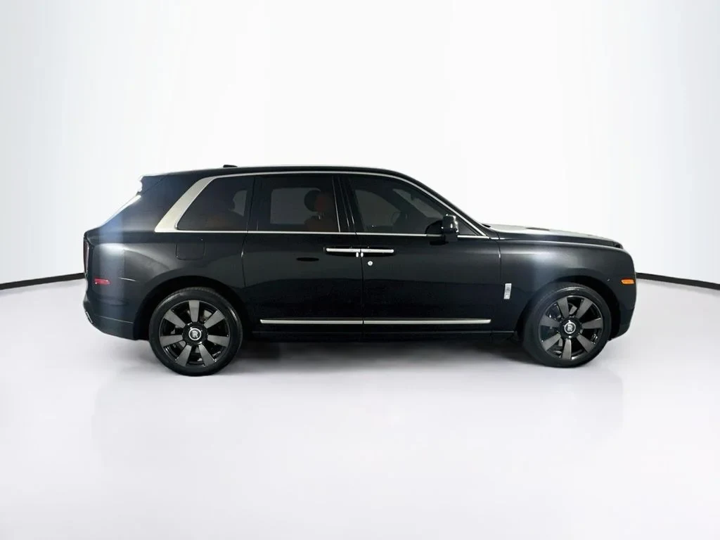 2023 Rolls-Royce Cullinan, side profile, Black