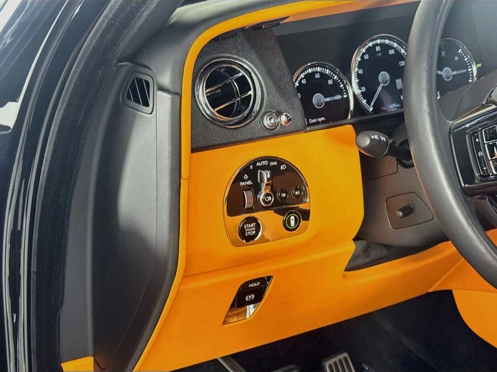 2023 Rolls-Royce Cullinan interior, Mandarin