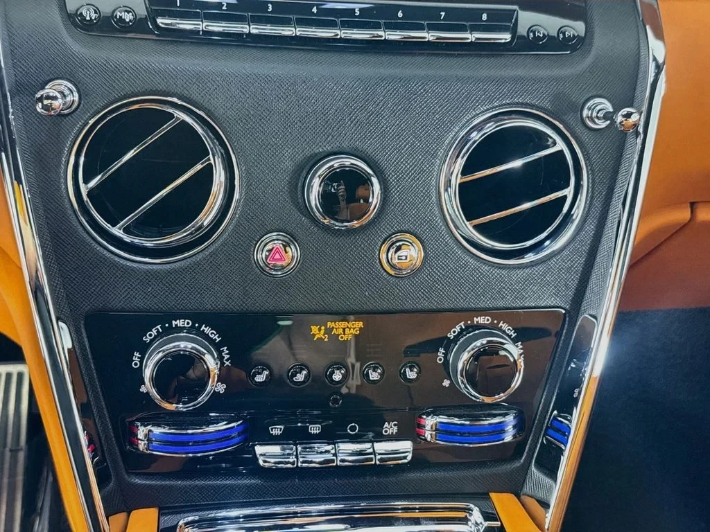 2023 Rolls-Royce Cullinan interior, Mandarin