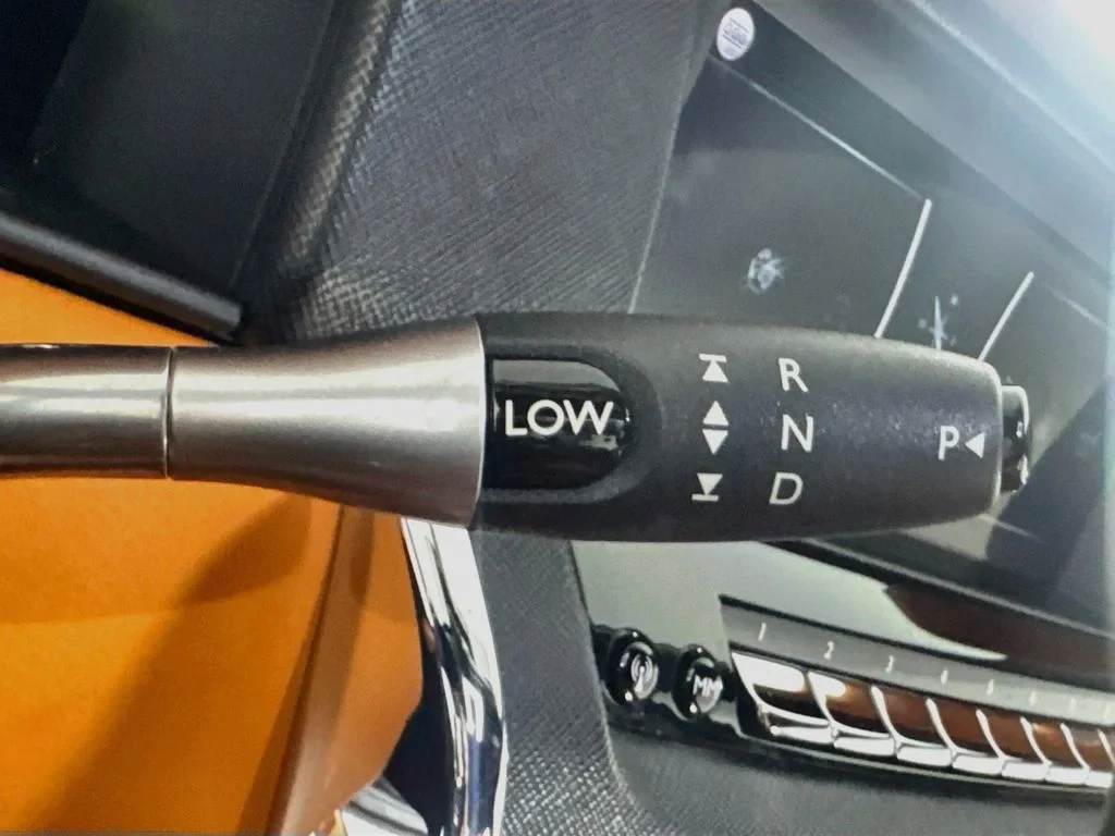 2023 Rolls-Royce Cullinan interior, center console, Mandarin
