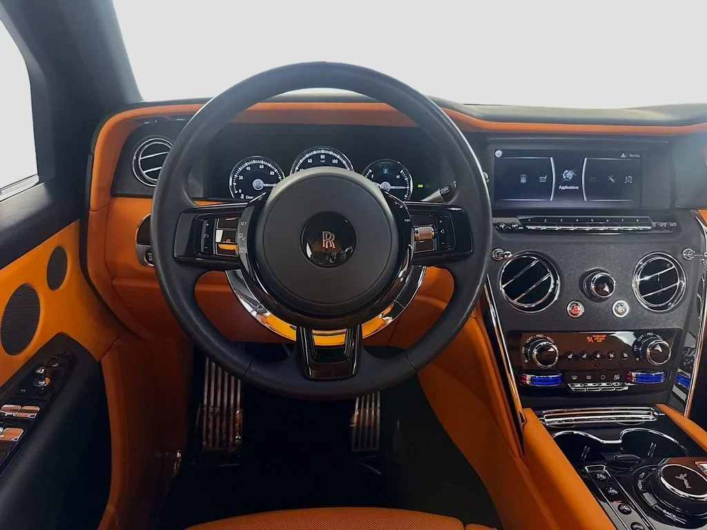 2023 Rolls-Royce Cullinan interior, Mandarin